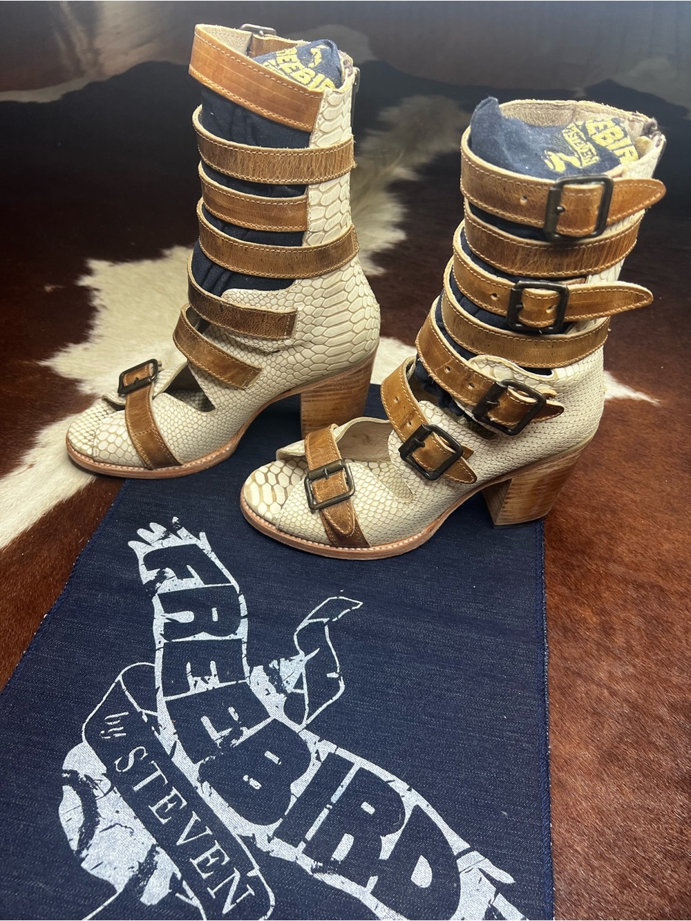 Freebird by Steven White Snake Sandal Gladiator Style Size 8 - Picture 5 of 15